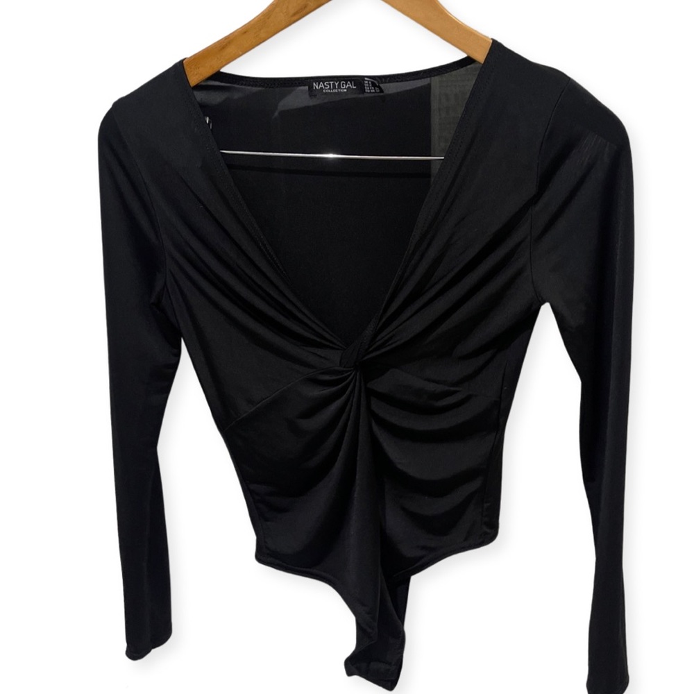 Stretchy black bodysuit for nasty gal💜